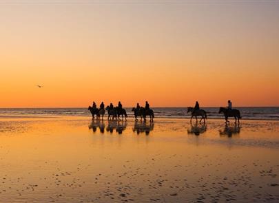 paardrijden op de stranden van st hilaire de riez - CAMPING*** Les Sirènes
